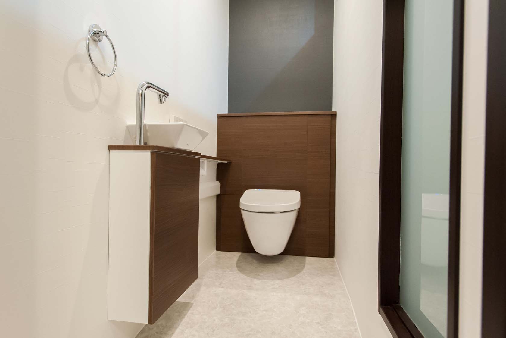 住宅デザイン　高級感　ホテルライク　スタイリッシュ　トイレ