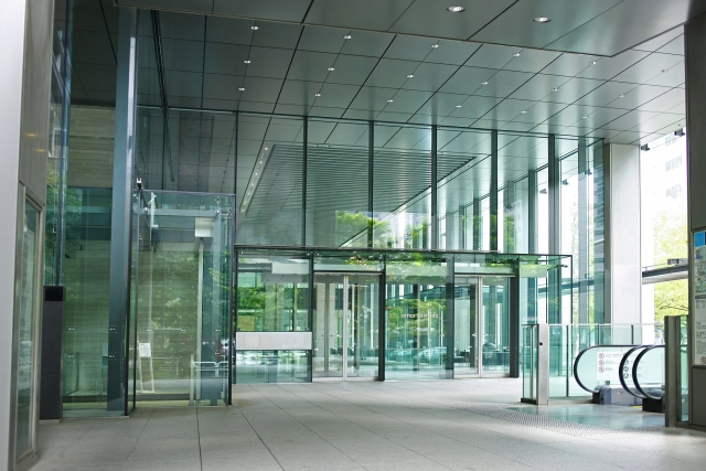 【ガラス】透明性が生む”風通しの良い組織”と開放感