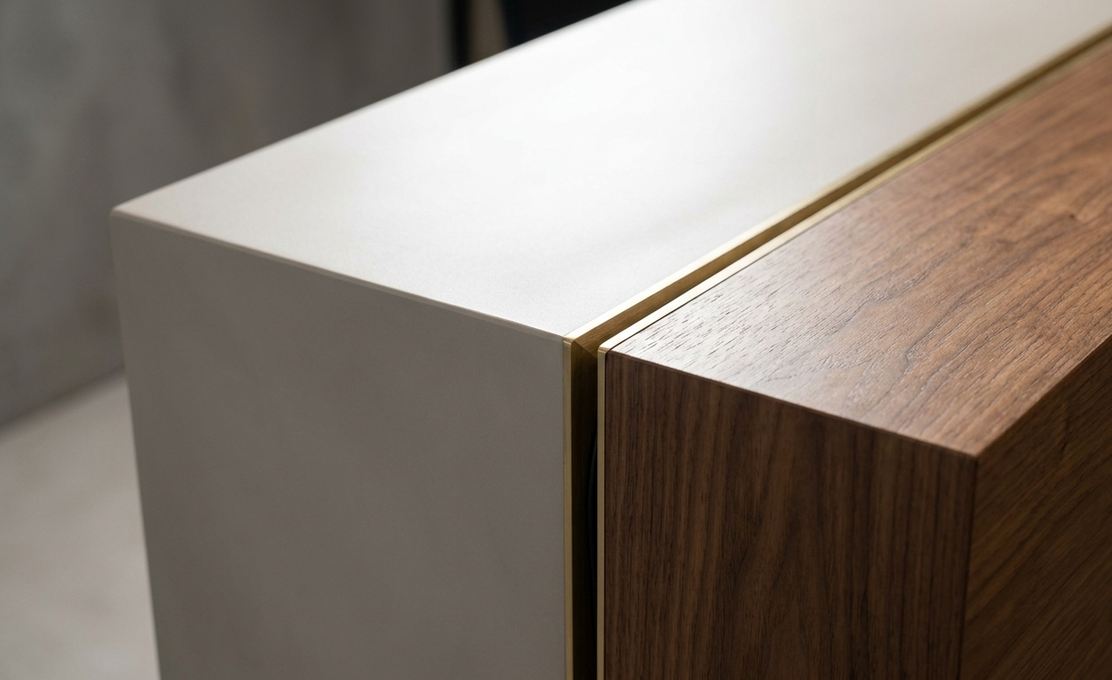 メンテナンスフリーな素材と、美しい配線管理の融合